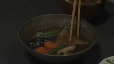 妹子用萝卜干做一桌美味的饭菜 看饿了